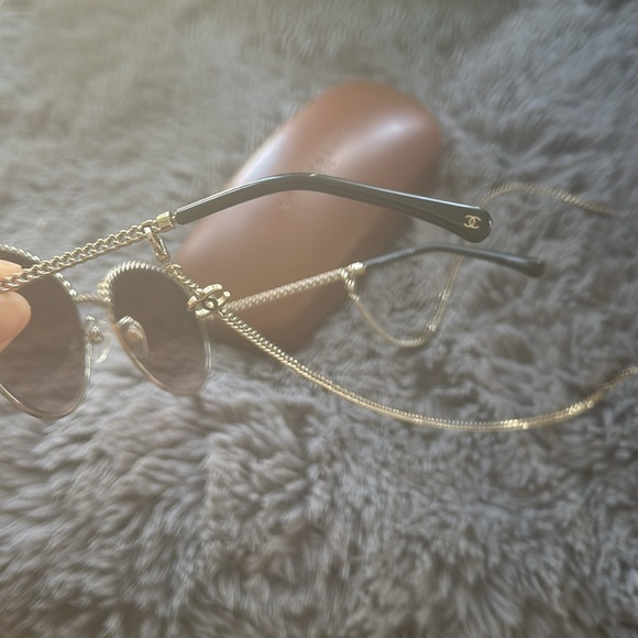 CHANEL Pantos Light Gold/Brown Sunglasses with Chain - Picture 10 of 17